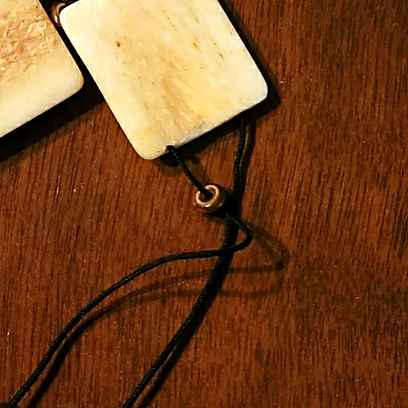 🔴 Carved Bone Bracelet - Picture 8 of 12